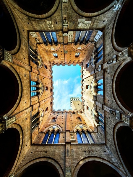 Photograph Azim Khan Ronnie Piazza Del Campo on One Eyeland